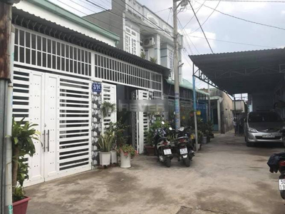 Nhà phố Huyện Hóc Môn Nhà phố diện tích 136m2 không gian thoáng đãng, nội thất cơ bản.