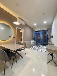 Căn hộ Q2 Thảo Điền, Quận 2 Căn hộ Q2 Thảo Điền tầng 21, đầy đủ nội thất và tiện ích.