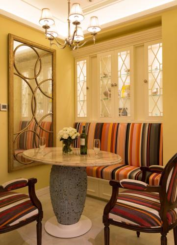 Bên trong căn hộ Vinhomes Golden River Căn hộ Vinhomes Golden River hướng Tây Nam, diện tích 61.4m²