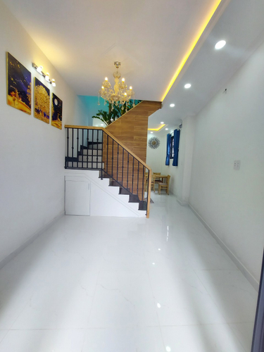 Nhà phố Quận Bình Thạnh Nhà phố thiết kế 1 trệt, 1 lầu đúc kỹ lưỡng, khu nhà lâu cao tầng xung quanh.