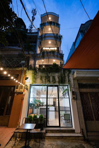 Mặt tiền nhà phố Quận 1 Nhà phố mặt tiền đường Nguyễn Bỉnh Khiêm, thiết kế 1 trệt và 4 lầu.
