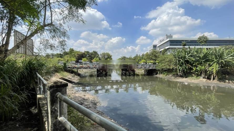 Đất nền Quận Bình Thạnh Đất mặt tiền kênh đường Đặng Thuỳ Trâm, cách trường ĐH Văn Láng 30m.