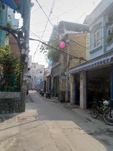 Hẻm thông ra Phạm Văn Hai Nhà phố Tân Bình hướng Đông Nam, 1 trệt 2 lầu diện tích 5mx18m.