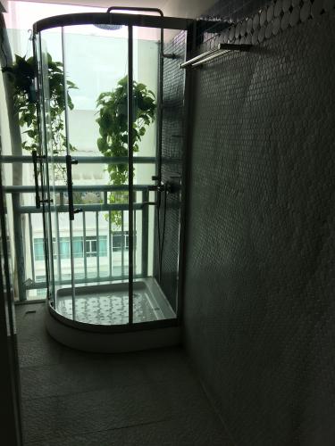 Nhà vệ sinh Phú Hoàng Anh Penthouse Phú Hoàng Anh tầng 26 đầy đủ nội thất tiện nghi, view thành phố.