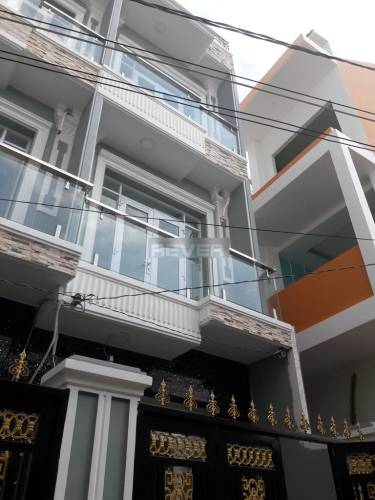 Nhà phố Huyện Nhà Bè Nhà phố cách chợ Phú Xuân 1.5km, cửa hướng Tây Nam thoáng mát.