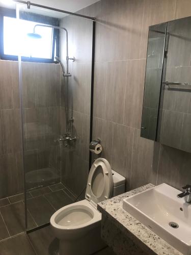 Phòng vệ sinh căn hộ Riviera Point Căn hộ Duplex Riviera Point tầng 20 bàn giao nội thất cơ bản, view thành phố.