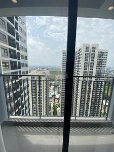 Ban công Vinhomes Grand Park Quận 9 Căn hộ Vinhomes Grand Park tầng cao, hướng Đông Nam mát mẻ.