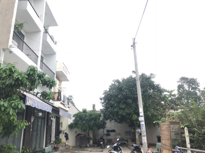 Đường trước đất nền Quận 12 Đất nền diện tích 60m2 vuông đẹp, gần sông Sài Gòn rất thoáng mát.