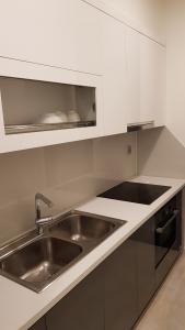 Phòng bếp căn hộ Vinhomes Golden River Căn hộ Vinhomes Golden River đầy đủ nội thất tiện nghi, tầng cao.