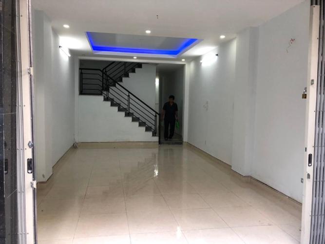 phòng khách nhà phố Tân Bình Bán nhà 2 tầng hẻm Phan Huy Ích, diện tích đất 64m2, nội thất cơ bản, pháp lý sổ hồng, hẻm 3 xe hơi