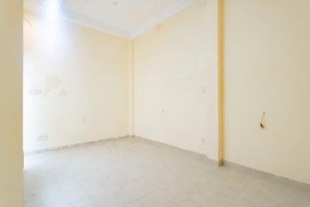 Bên trong nhà phố Quận 7 Nhà phố hướng Tây diện tích 4mx15m, hẻm xe hơi quay đầu 5m.