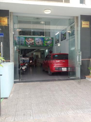 Bên ngoài văn phòng Văn phòng Quận 7 mặt tiền đường thuận tiện kinh doanh.