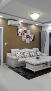 Phòng khách căn hộ Masteri Thảo Điền, Quận 2 Căn hộ Masteri Thảo Điền tầng cao view sông, nội thất đầy đủ.