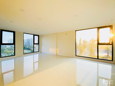 Phòng khách căn hộ Lavida Plus, Quận 7 OT Lavida Plus tầng 4 thiết kế sang trọng, có 1 phòng ngủ thoáng mát.