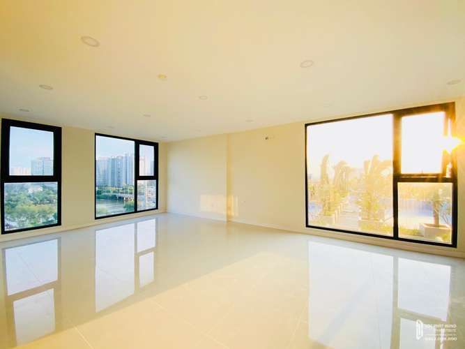 Phòng khách căn hộ Lavida Plus, Quận 7 OT Lavida Plus tầng 4 thiết kế sang trọng, có 1 phòng ngủ thoáng mát.