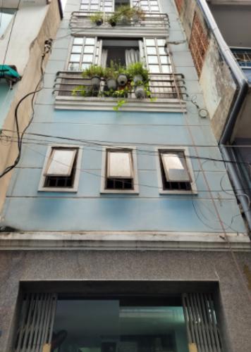 Nhà phố đường Nguyễn Trãi, Quận 1 Nhà phố hướng Đông Bắc, hẻm xe máy thoáng mát, nội thất cơ bản.