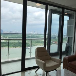 view ban công Căn hộ Vinhomes Golden River hướng Đông Bắc, diện tích 118.8m²
