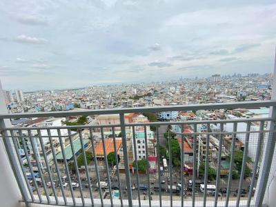 Ban công căn hộ Oriental Plaza, Tân Phú Căn hộ chung cư Oriental Plaza hướng Tây Nam, view thành phố sầm uất.