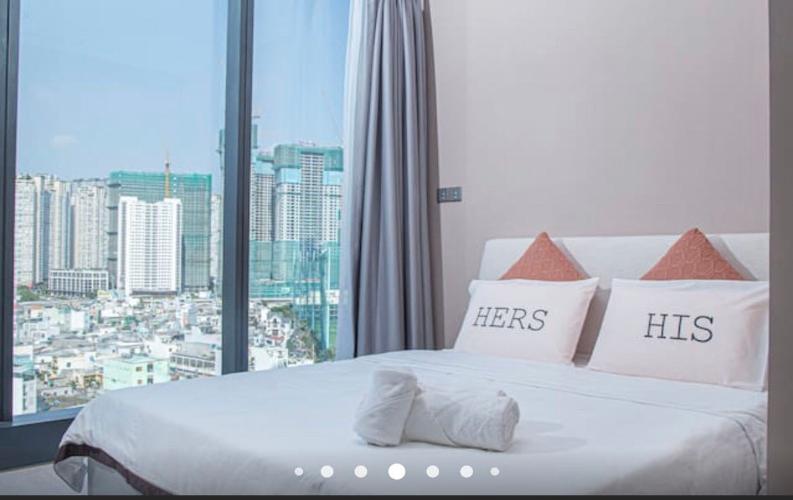 Phòng ngủ Vinhomes Golden River, Quận 1 Căn hộ Vinhomes Golden River tầng 10, đầy đủ nội thất.