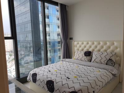 Phòng ngủ Vinhomes Golden River Quận 1 Căn hộ Vinhomes Golden River tầng cao, ban công hướng Đông Bắc.