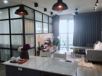 Phòng khách căn hộ Orchard ParkView Căn hộ Orchard Parkview hướng Đông Nam, view nội khu hồ bơi.