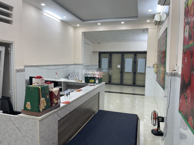  Mặt bằng kinh doanh diện tích 100m2, khu vực kinh doanh sầm uất.