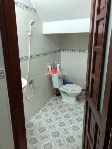 Phòng tắm nhà phố Phạm Thế Hiển, quận 8 Nhà phố hẻm hướng Tây, sổ hồng riêng bàn giao kèm nội thất cơ bản.
