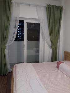 Phòng ngủ căn hộ 9 View Apartment, Quận 9 Căn hộ 9 View Apartment cửa hướng Tây Bắc, view nội khu.