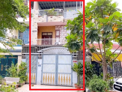 Mặt tiền nhà phố Quận Tân Phú Nhà phố diện tích 114m2 có ban công rộng, phù hợp trồng cây xanh.
