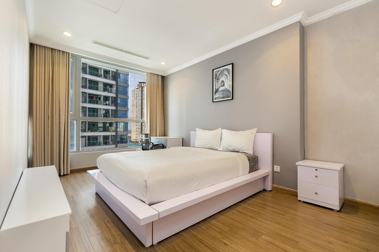 Căn hộ Vinhomes Central Park, Quận Bình Thạnh Căn hộ Vinhomes Central Park tầng 9 diện tích 81.6m2, đầy đủ nội thất.