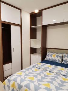 Không gian căn hộ Vinhomes Golden River, Quận 1 Căn hộ Vinhomes Golden River đầy đủ nội thất, tầng cao view thoáng mát.