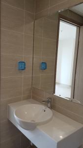 Phòng tắm căn hộ Vinhomes Grand Park Bán căn hộ tầng trung Vinhomes Grand Park, nội thất cơ bản, diện tích sàn 60m2