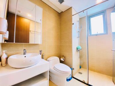 Toilet căn hộ VINHOMES CENTRAL PARK Căn hộ Vinhomes Central Park đầy đủ nội thất diện tích 80m².