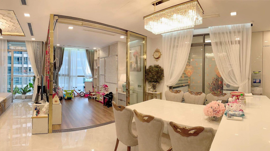 Căn hộ Vinhomes Central Park, Quận Bình Thạnh Căn hộ Vinhomes Central Park tầng 5 thiết kế 4 phòng ngủ, đầy đủ nội thất.