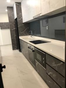 Khu vực bếp Phú Mỹ Hưng Midtown Căn hộ Phú Mỹ Hưng Midtown nội thất hiện đại, view nội khu yên tĩnh.