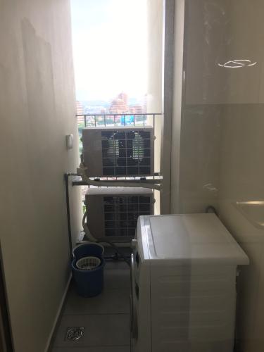 Lô gia Masteri An Phú Quận 2 Căn hộ Masteri An Phú hướng ban công tây bắc đầy đủ nội thất diện tích 69.9m².