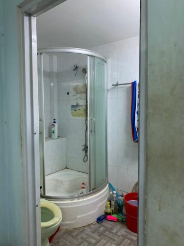 phòng tắm nhà phố hẻm Tôn Đản, quận 4 Nhà phố hẻm Tôn Đản diện tích đất 41.9m2, cửa hướng Đông Nam
